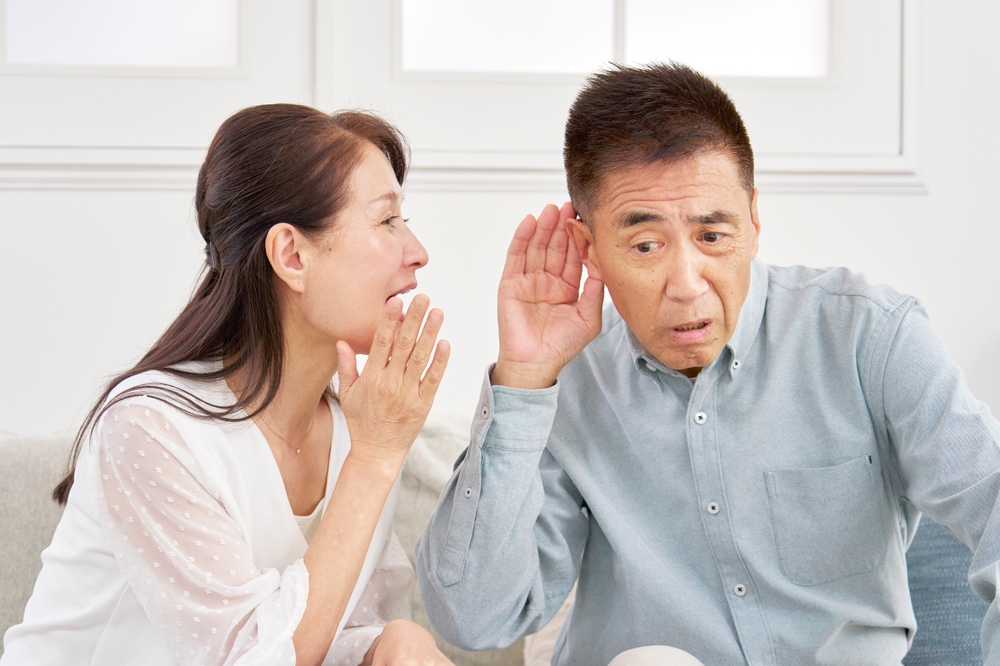 Woman speaking with a man with hearing loss.